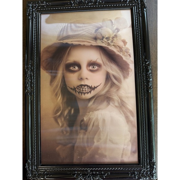 Set of 7 Halloween Scary Changing Portraits Haunted Wall Décor Frames (76) - Picture 12 of 12